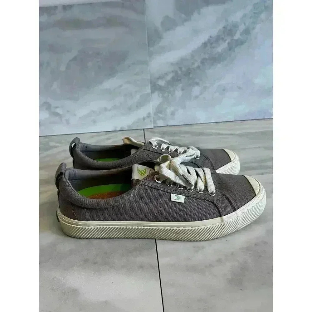 Cariuma Canvas Sneakers Low Top Men's 8 Women's Size 9.5 Lace Up Gray